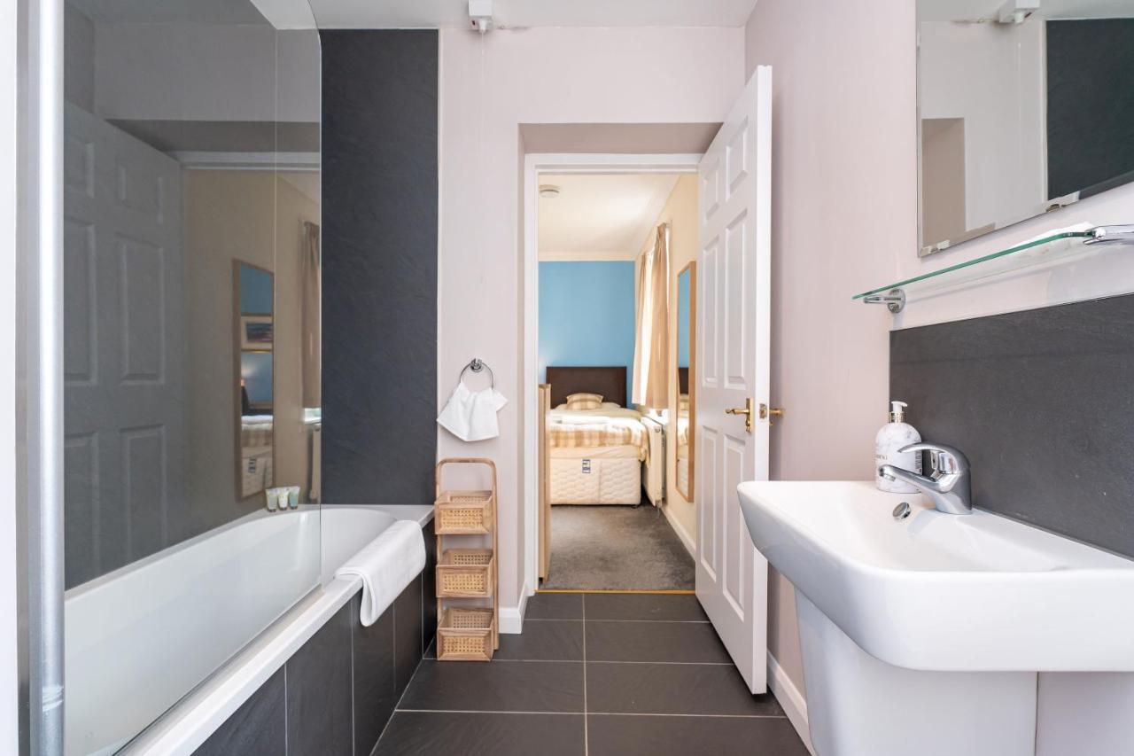 New Four Bedroom House - All Rooms Ensuite Stirling Exterior foto